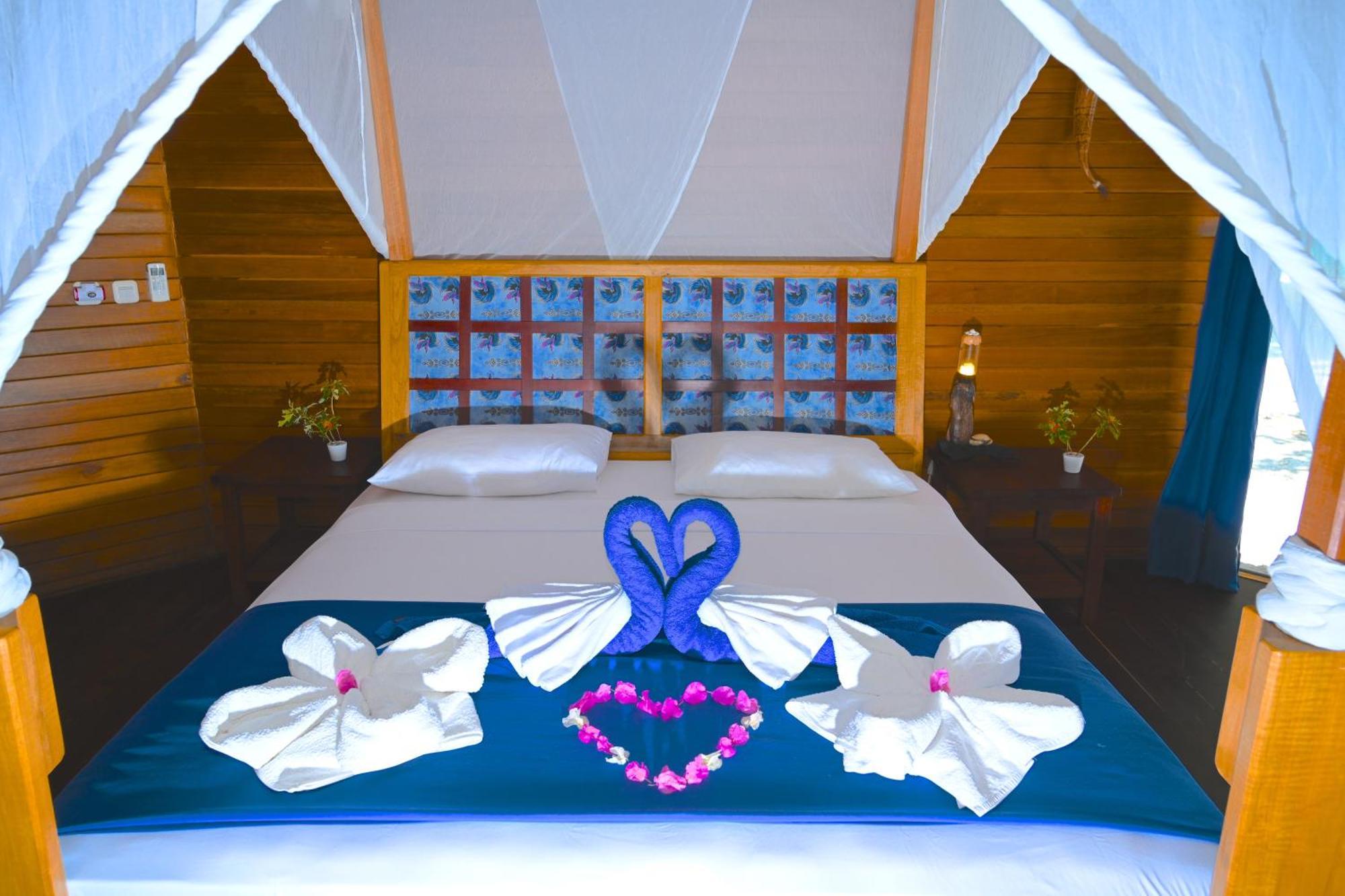 Agusta Eco Resort Pulau Mansuar Exterior photo